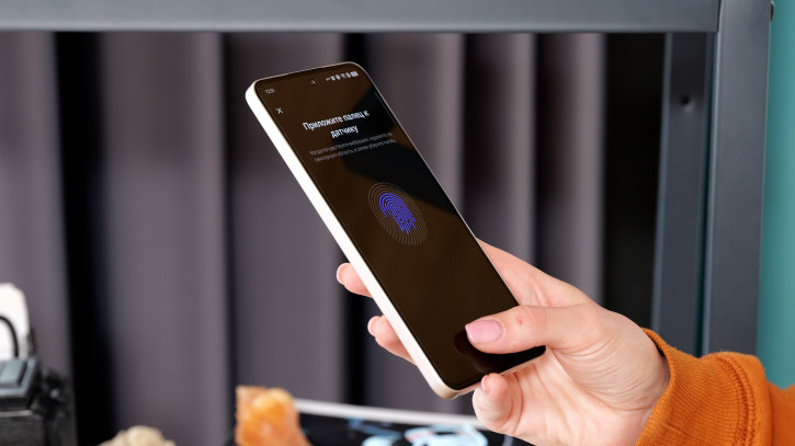  Realme 13+ 5G:    30 000?