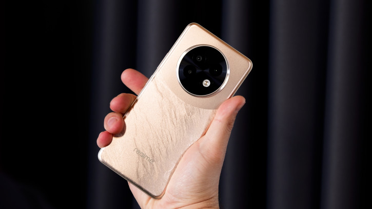  Realme 13+ 5G:    30 000?