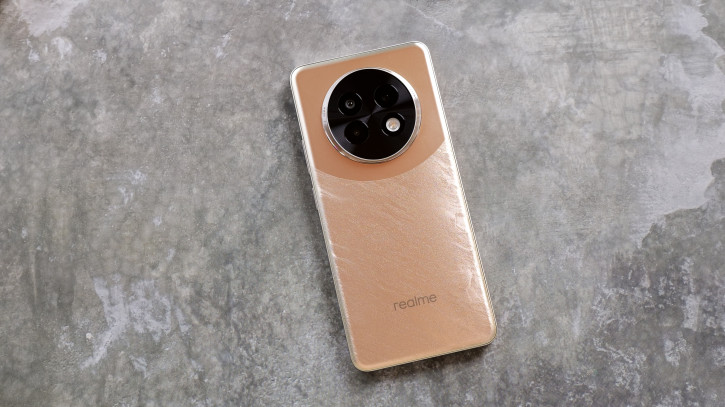  Realme 13+ 5G:    30 000?