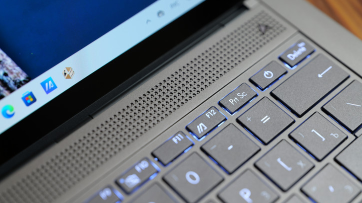  ASUS Zenbook S 14 UX5406SA:    