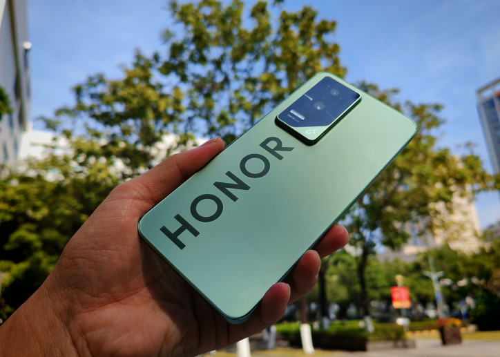        Ultra?  Honor  2025 
