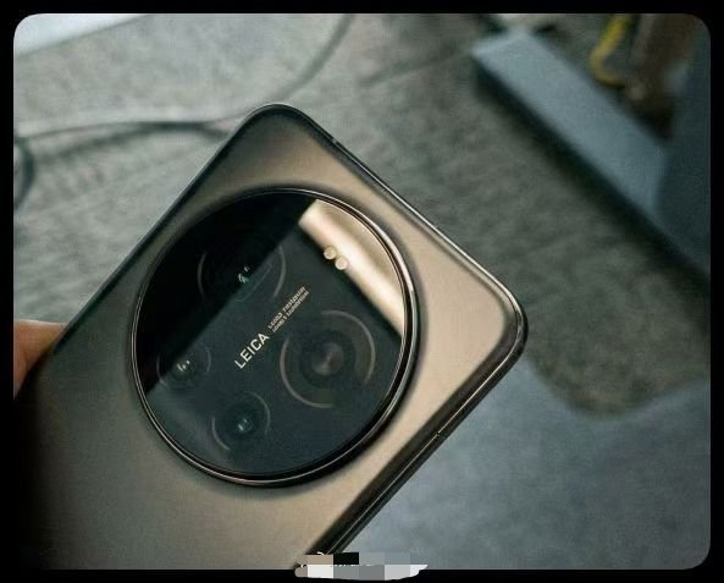 Xiaomi 17 Ultra засняли на улице до презентации