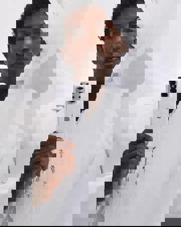 Motorola Edge 70 получил спецверсию от Swarovski в цвете 2026 года