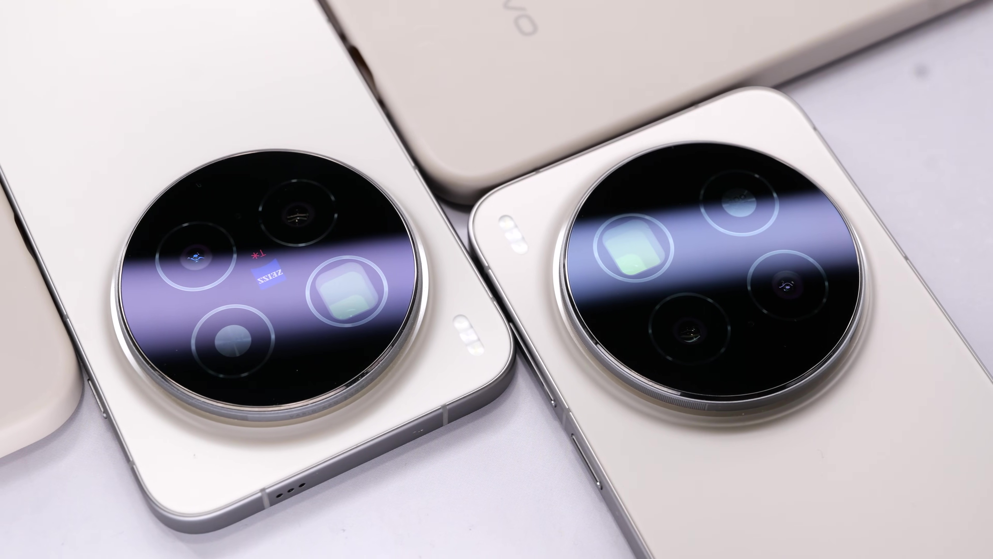 Обзор vivo X300 Pro для России и Китая: в чем разница?