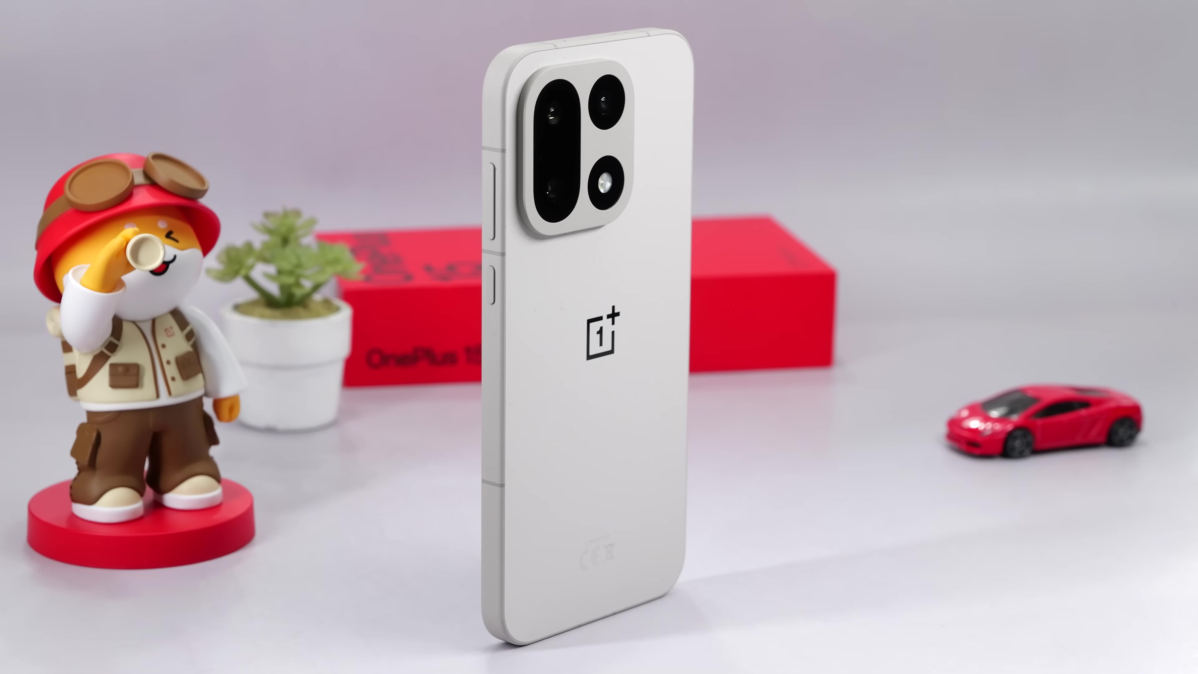 Обзор OnePlus 15: самый оптимальный смартфон года?