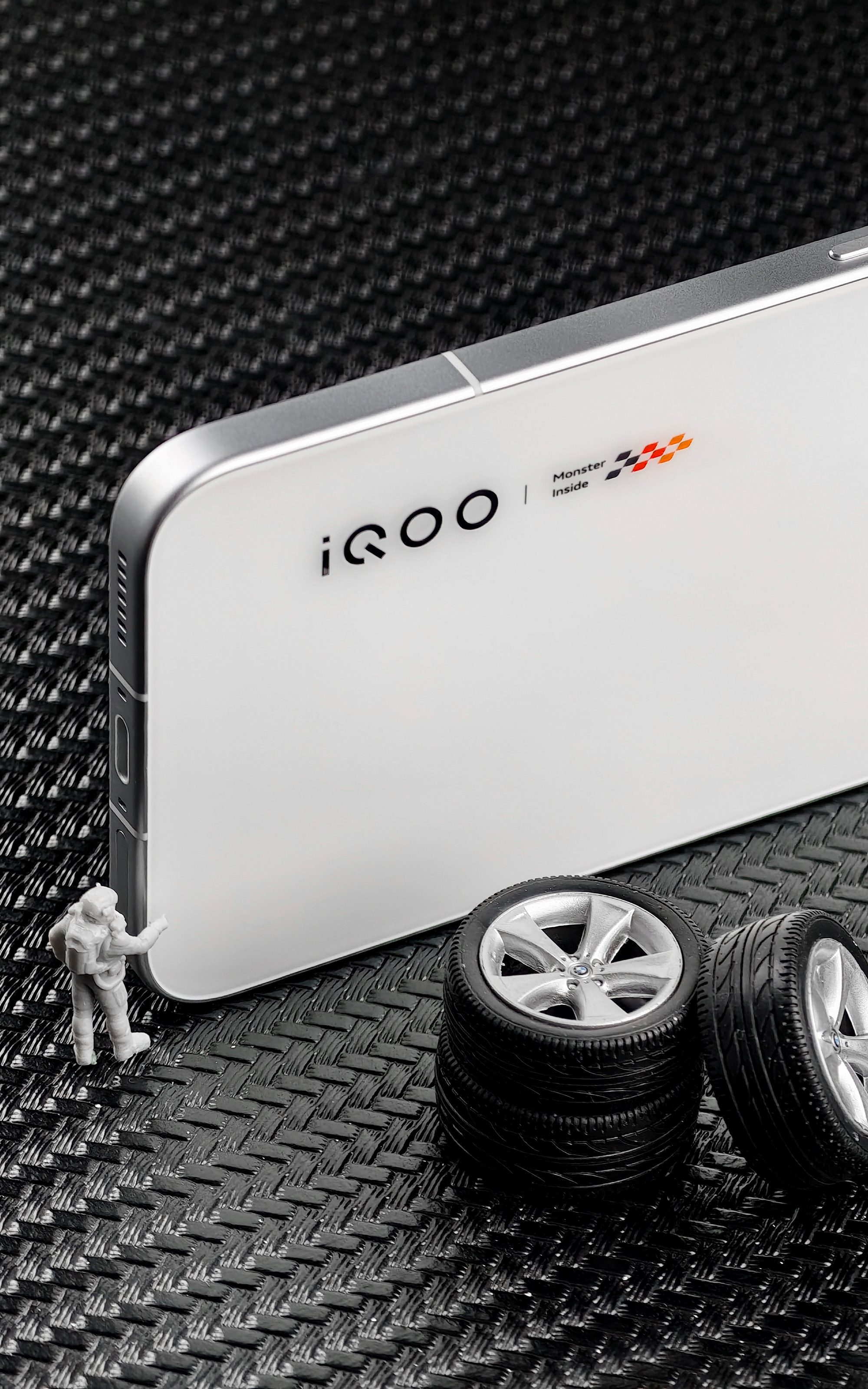 iQOO 15 Ultra отложен: вероятные причины и когда ждать?