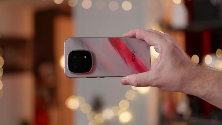 Обзор iQOO 15: смартфон — это лава!