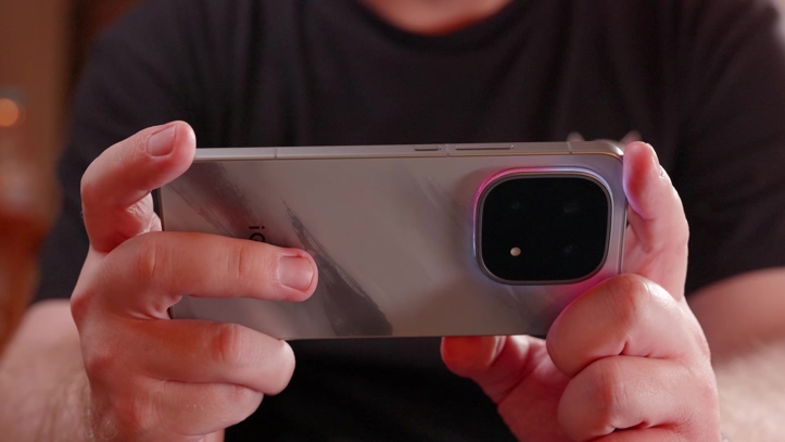 Обзор iQOO 15: смартфон — это лава!