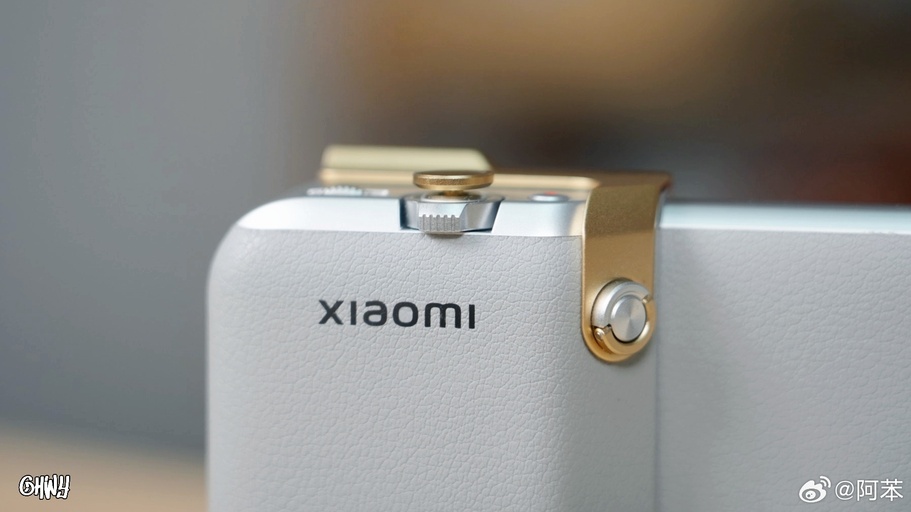 Новые секреты Xiaomi 17 Ultra: расцветки, батарея, вес и фото коробки