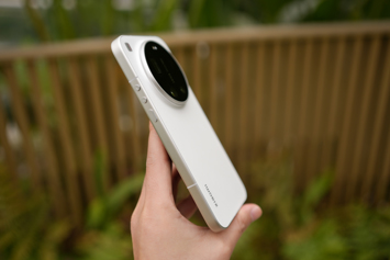 Xiaomi 17 Ultra и 17 Ultra by Leica уже красуются на качественных живых фото