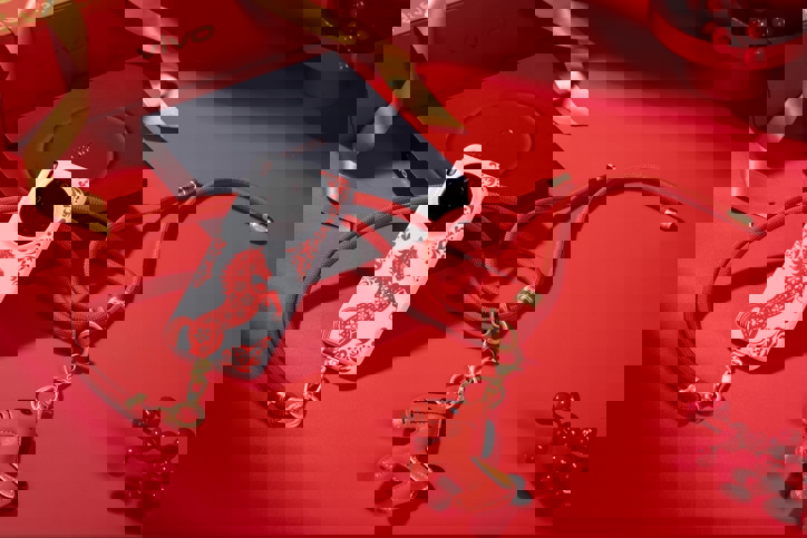 Новогоднее издание Vivo X300 вышло в России: комплектация и цена