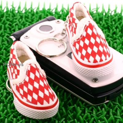 Обувь-брелок для мобильного телефона