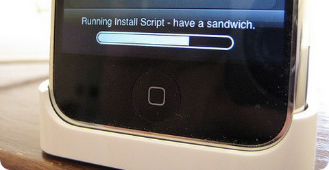 Взломать iPhone OS 3.1.3 можно через sn0wbreeze 3.1.3