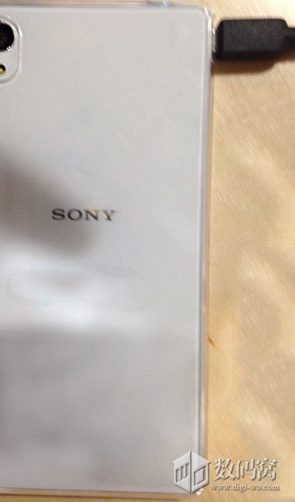 Sony Xperia M4   :    