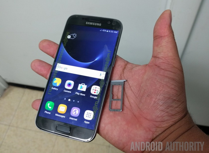 Samsung Galaxy S7    :  microSD 