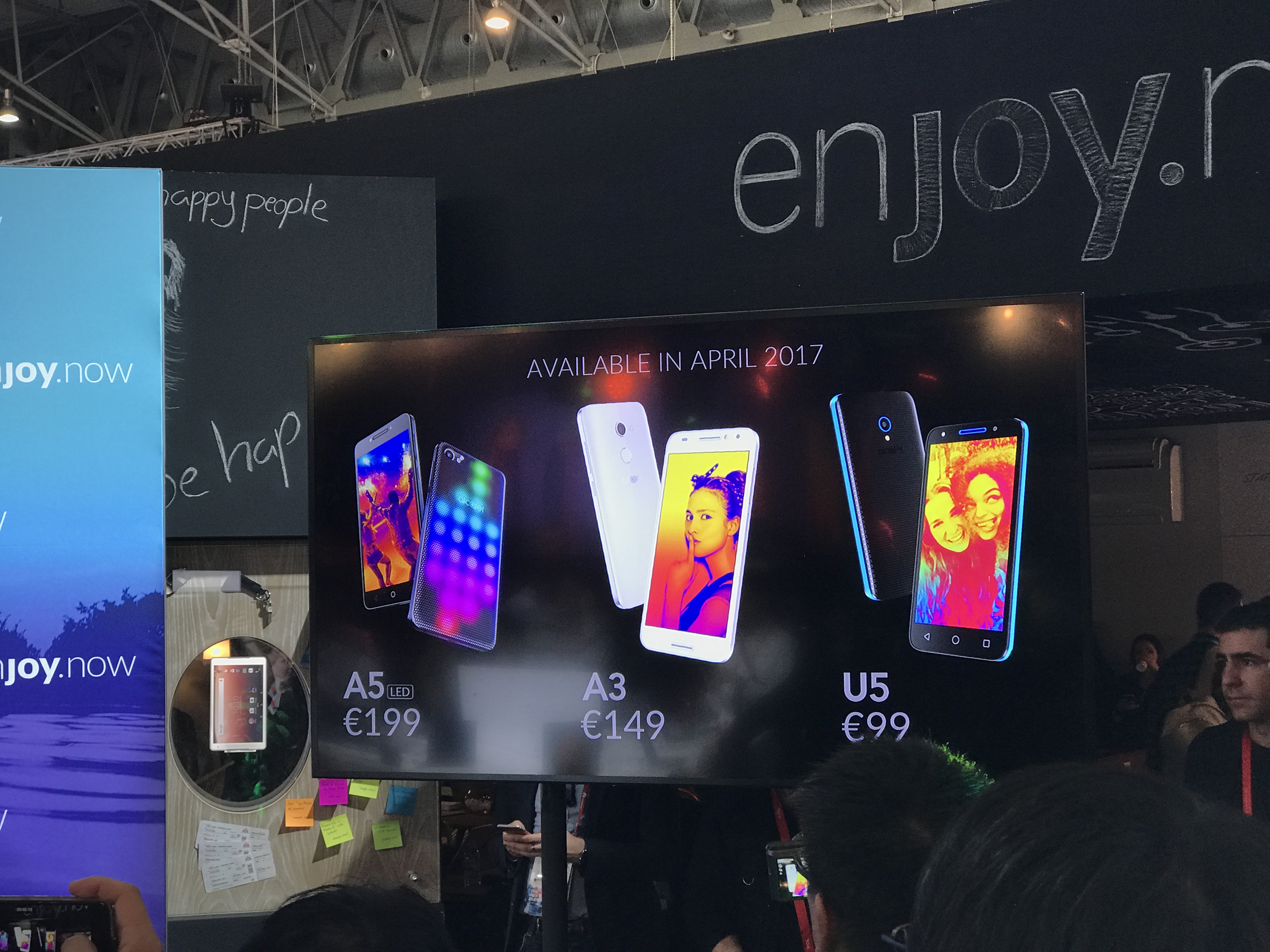 Alcatel A3, A5 LED, U5 и планшеты: живые фото новинок с MWC 2017