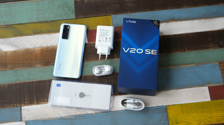  Vivo V20 SE:   