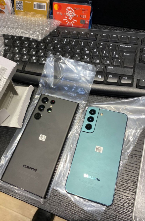 Samsung Galaxy S22 и S22 Ultra вживую с обеих сторон накануне анонса