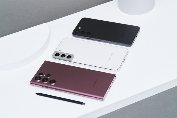 Официальная распаковка всех Samsung Galaxy S22 и Tab S8: видео