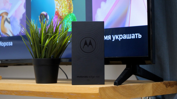  Motorola Edge X30:   