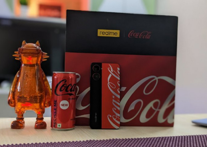 Больше деталей и фото коробки Realme 10 Pro Coca-Cola Edition