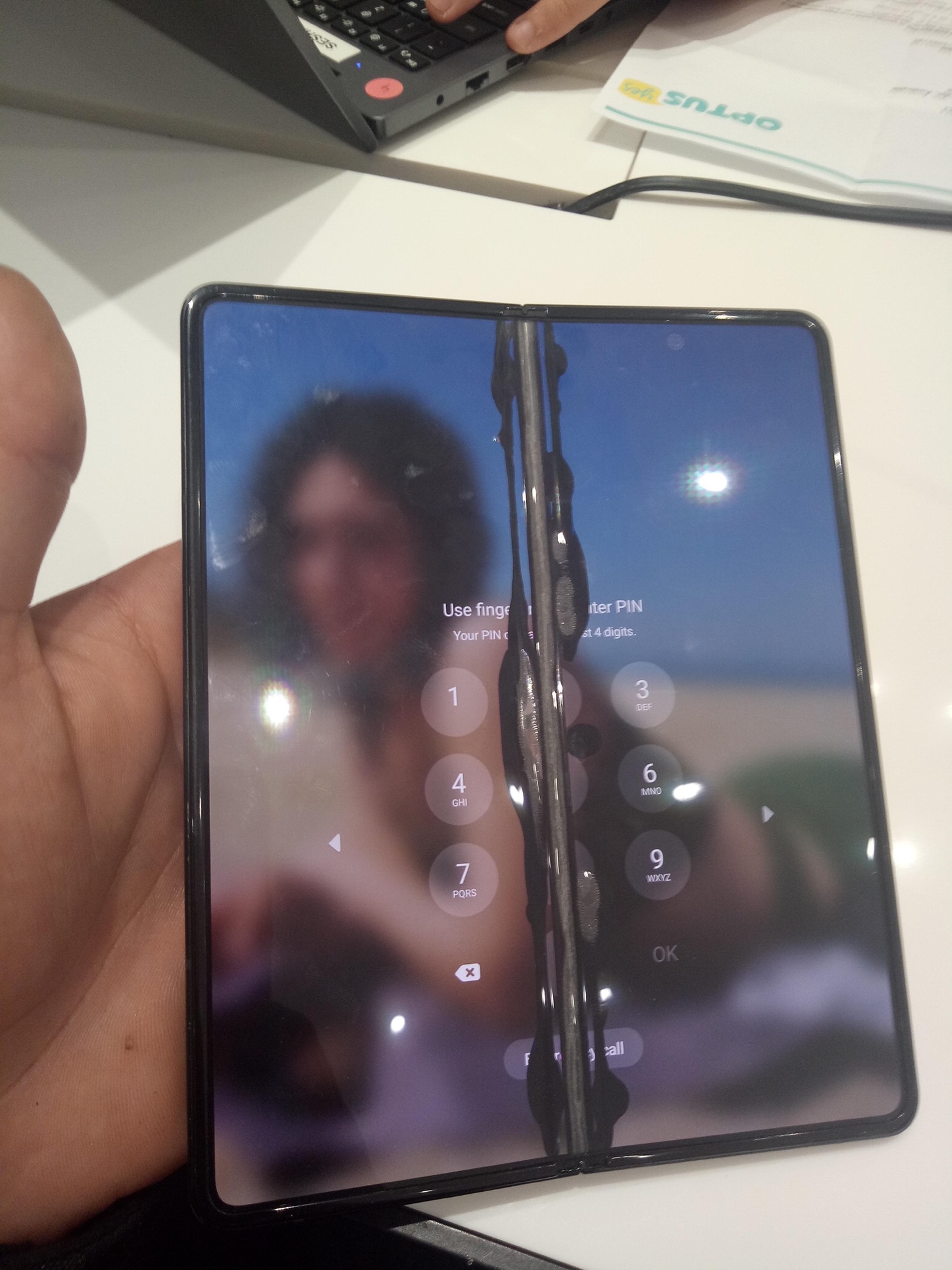 Экраны Samsung Galaxy Z Fold 3 начали трескаться без причины