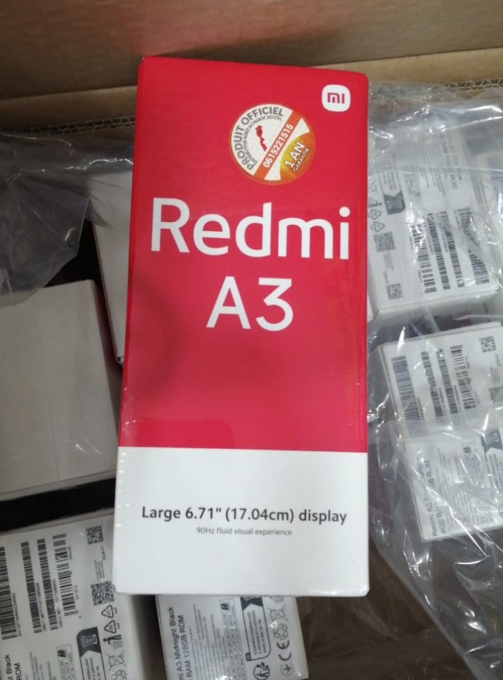 Третья и последняя расцветка Xiaomi Redmi A3 на живом фото
