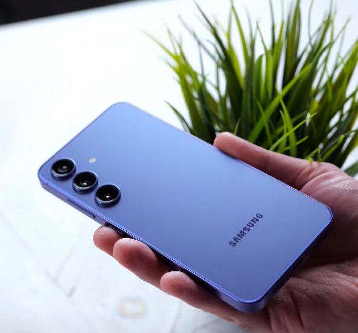ВИДЕО: распаковка Samsung Galaxy S24 - лучший компактный смартфон?