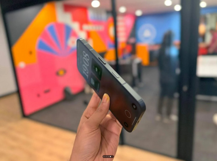 Nothing Phone (3a) с тройной камерой показал дизайн на живых фото 