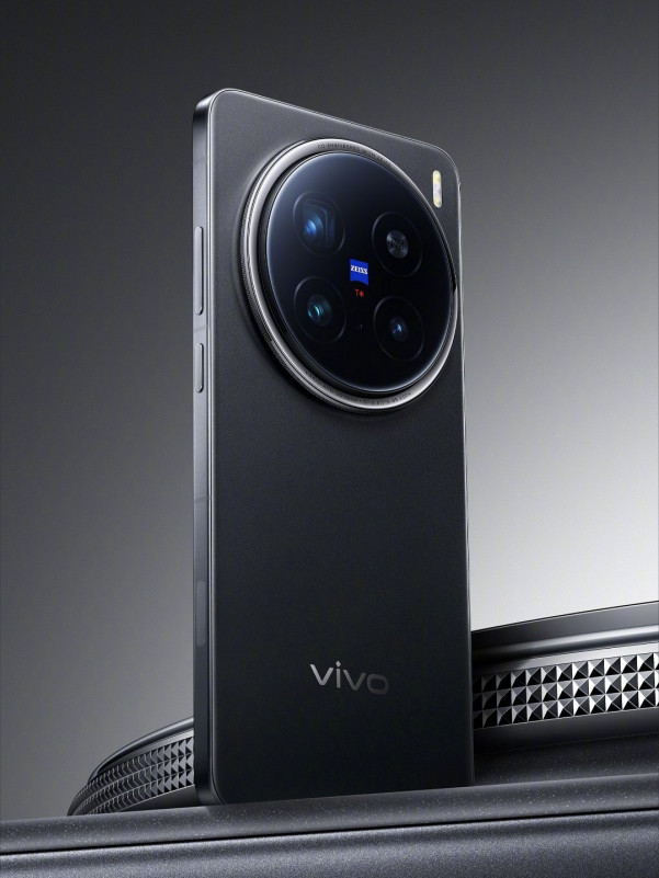 Vivo X200 Ultra        