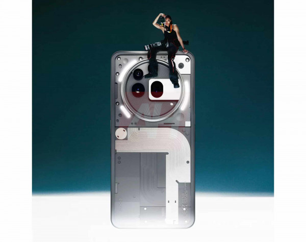 - Nothing Phone (3a)  (3a) Pro   :  