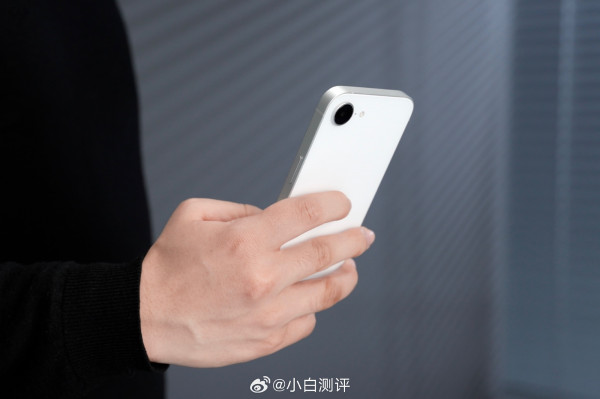 iPhone 16e         