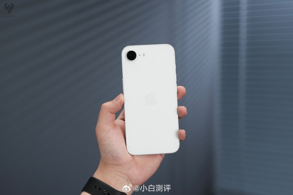 iPhone 16e         