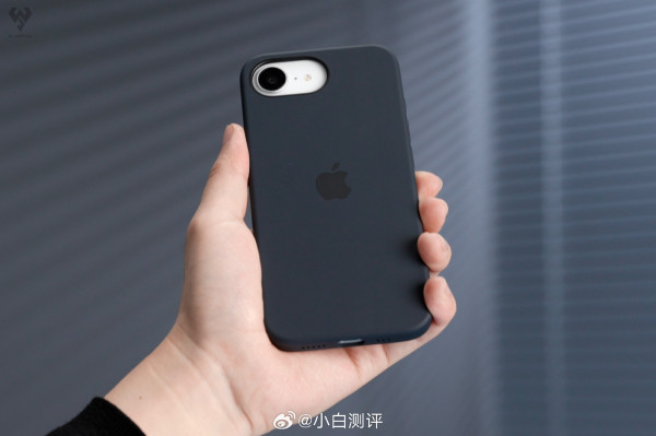 iPhone 16e         