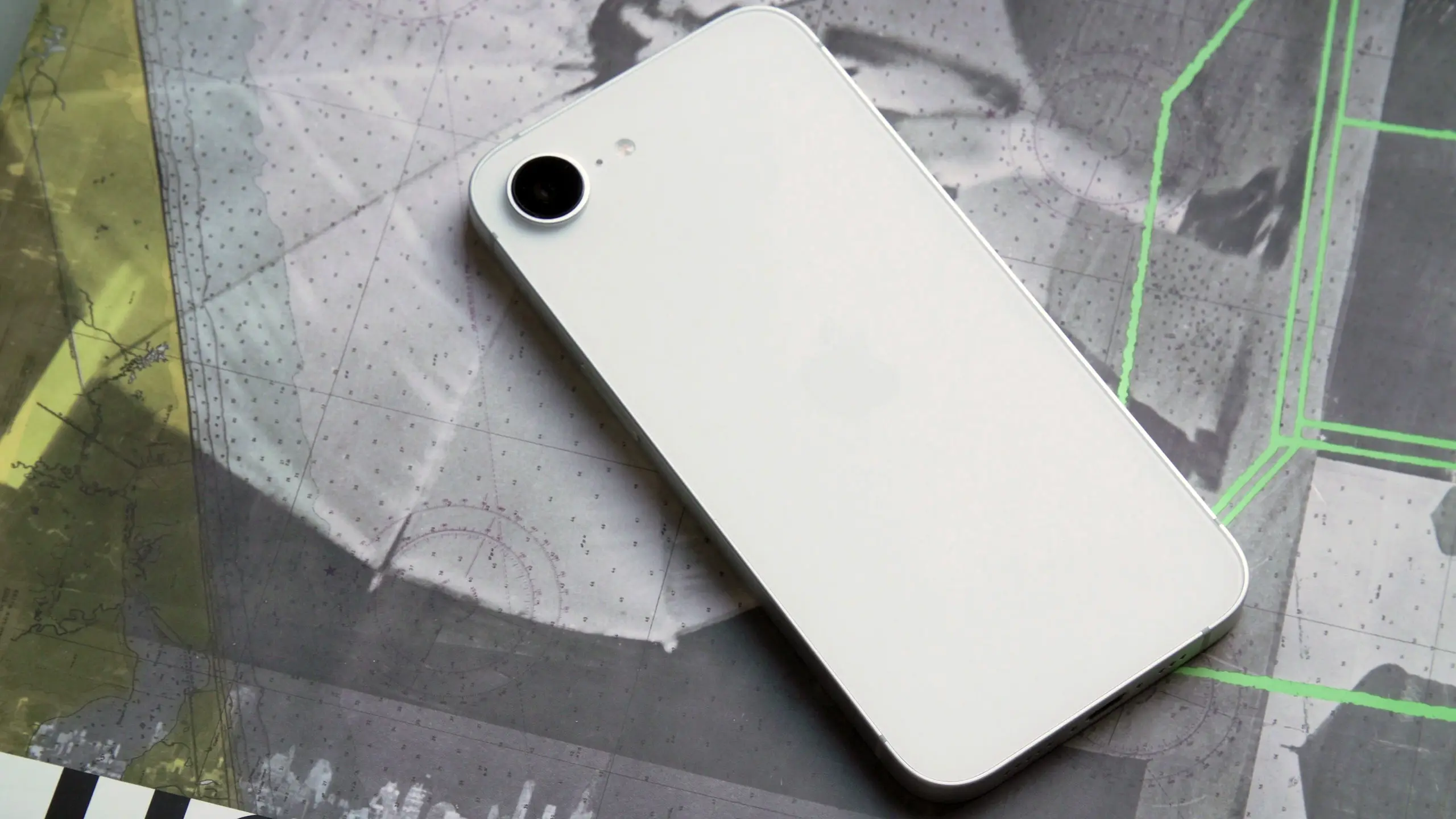iPhone 16e         