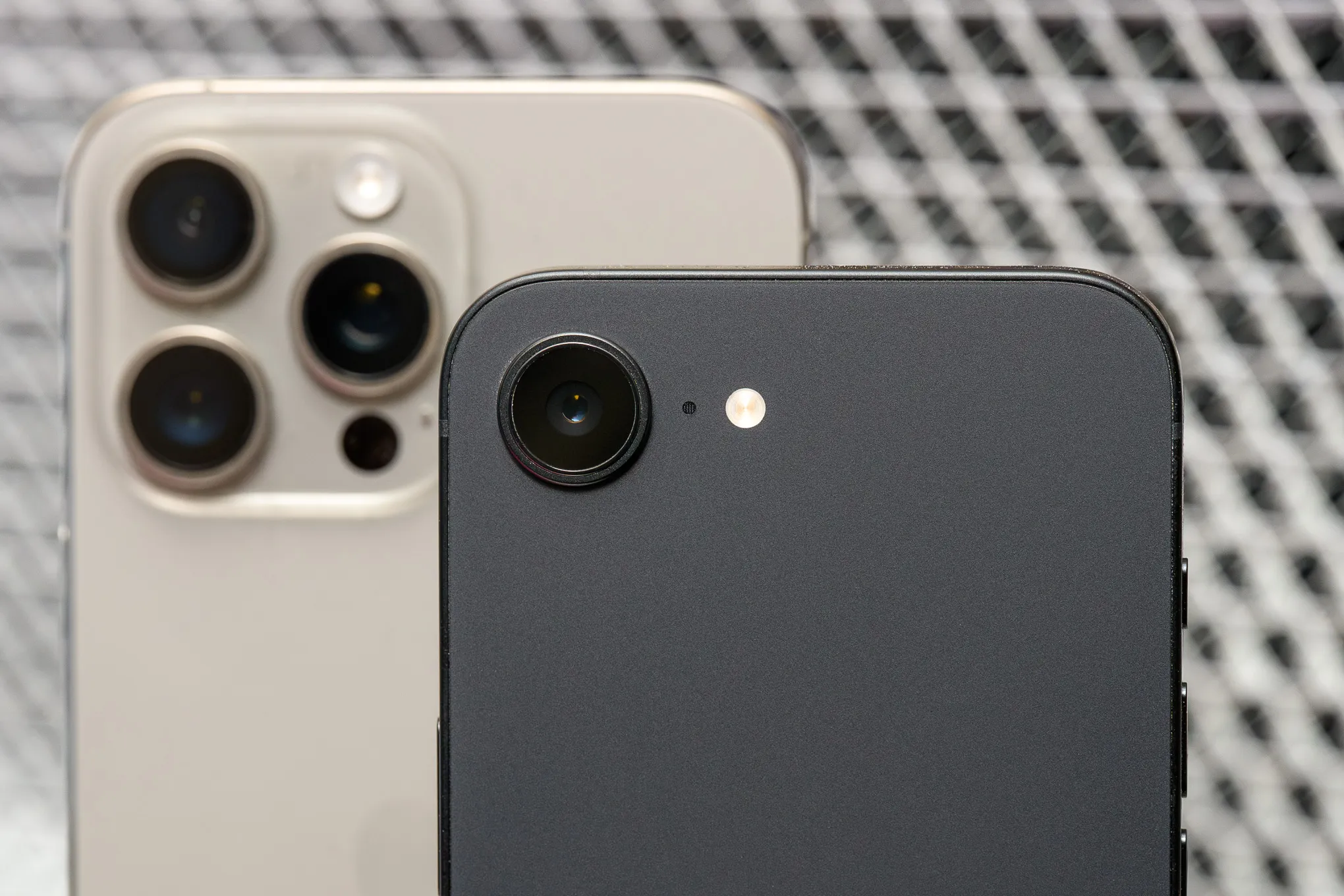 iPhone 16e         
