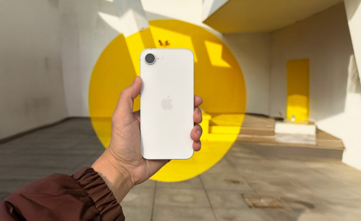 iPhone 16e         