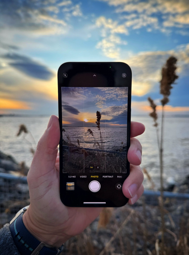 iPhone 16e         