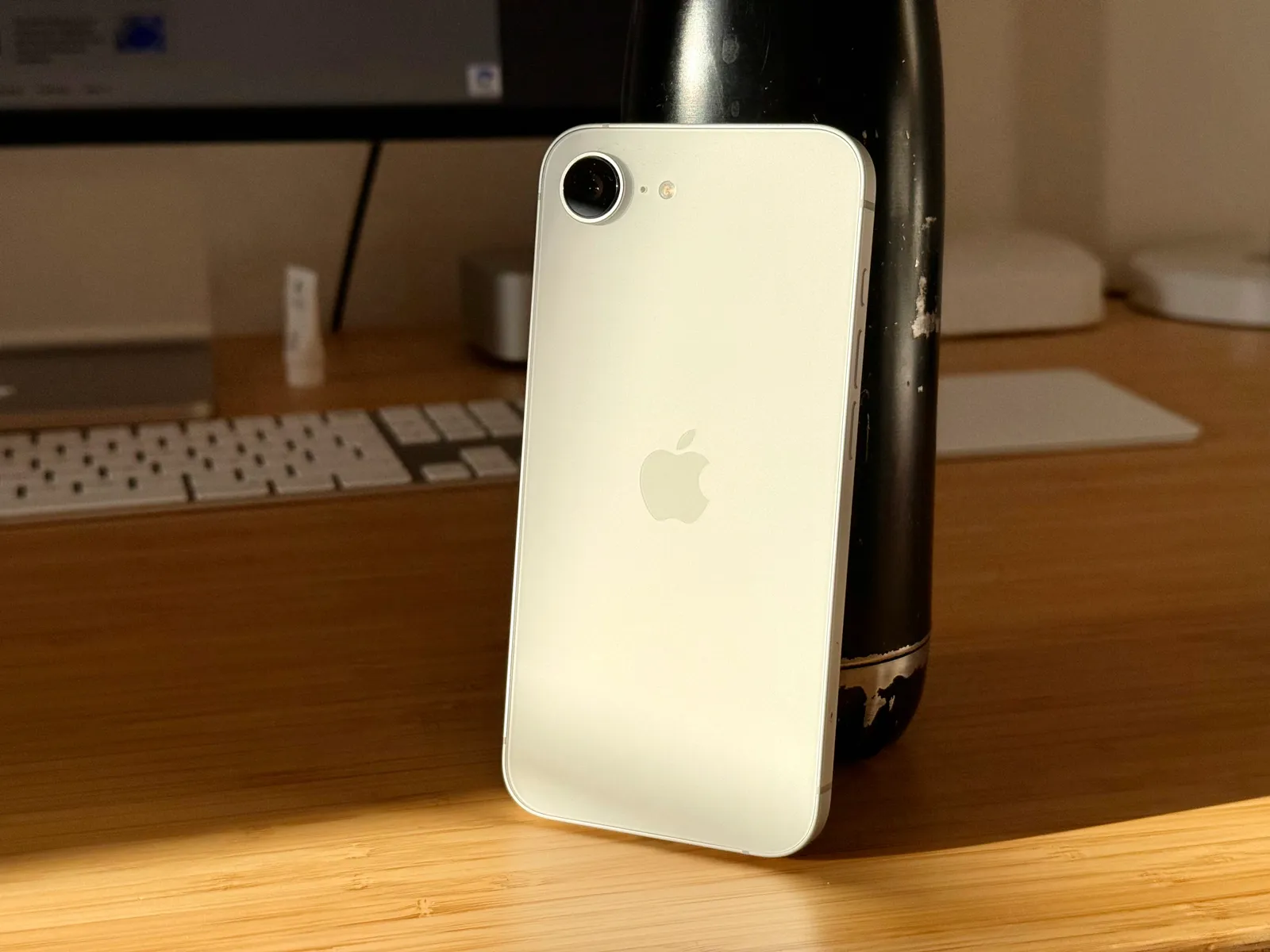  Apple C1  iPhone 16e   Qualcomm  iPhone 16 Pro Max