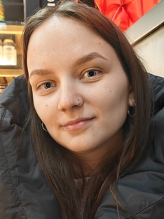 Обзор OPPO Reno15 5G: смартфон, который вернет вас в начало 2000-х