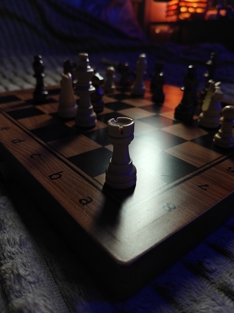 Обзор OPPO Reno15 5G: смартфон, который вернет вас в начало 2000-х