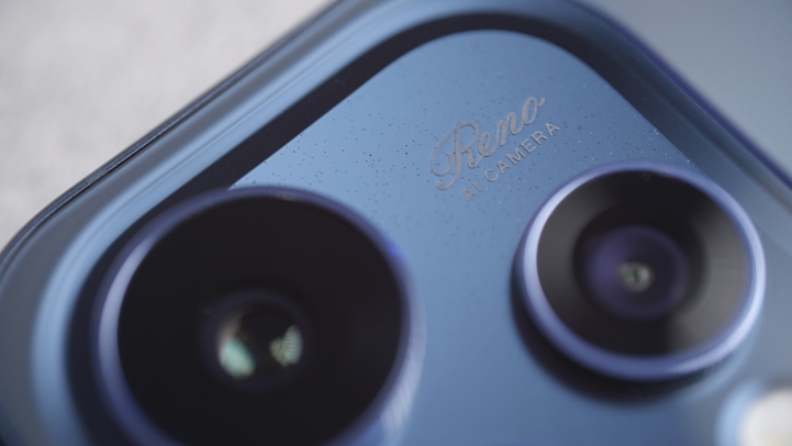 Обзор OPPO Reno15 5G: смартфон, который вернет вас в начало 2000-х