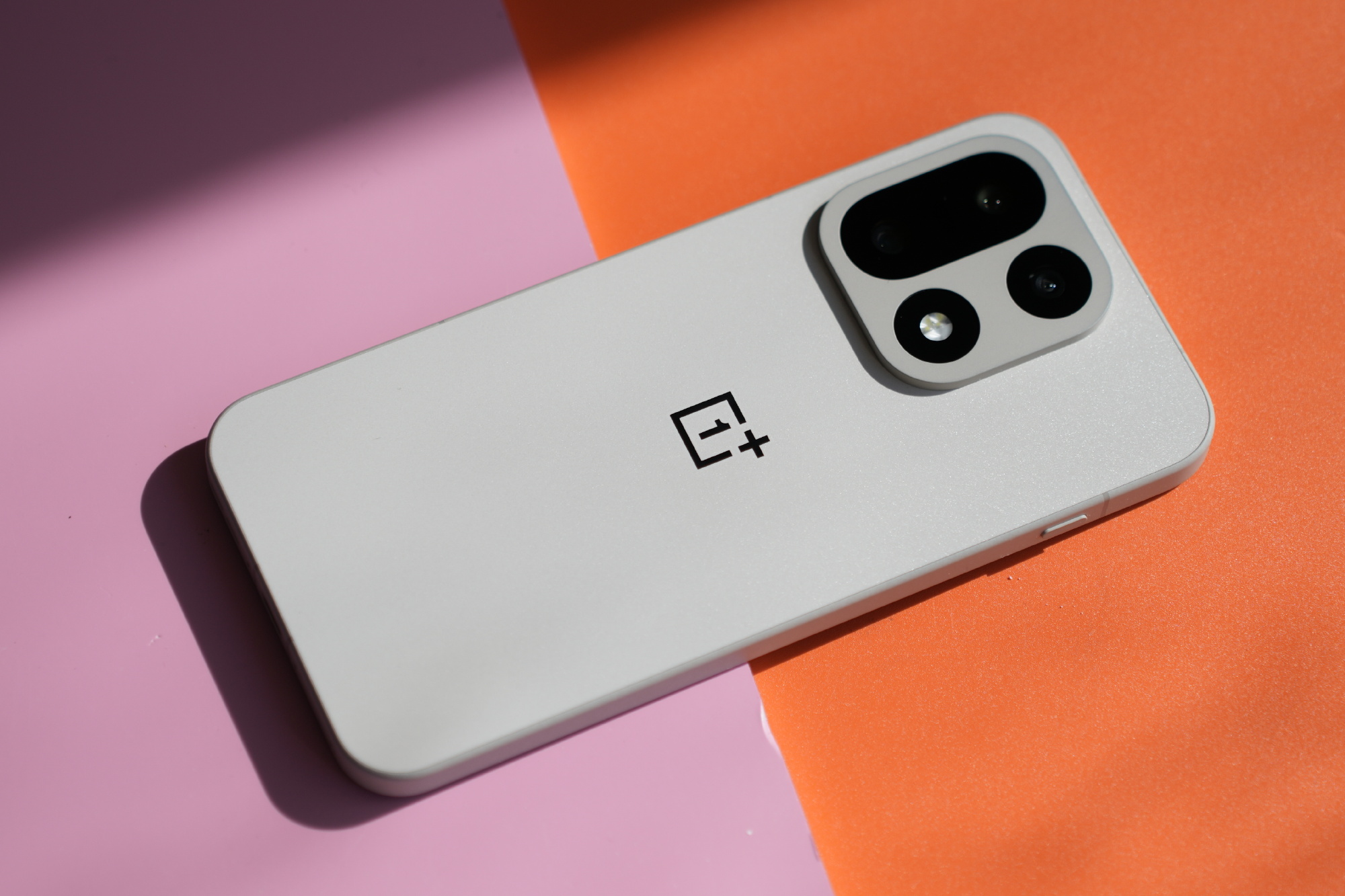 РОЗЫГРЫШ: выиграй OnePlus 15 и кроссовки Li-Ning