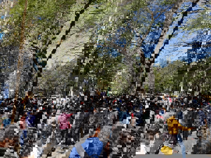 Бардак и разгон фанатов полицией: как Nothing первый магазин в Индии открывала