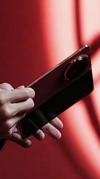 Honor Magic V6 засняли в руках китайского актёра до презентации