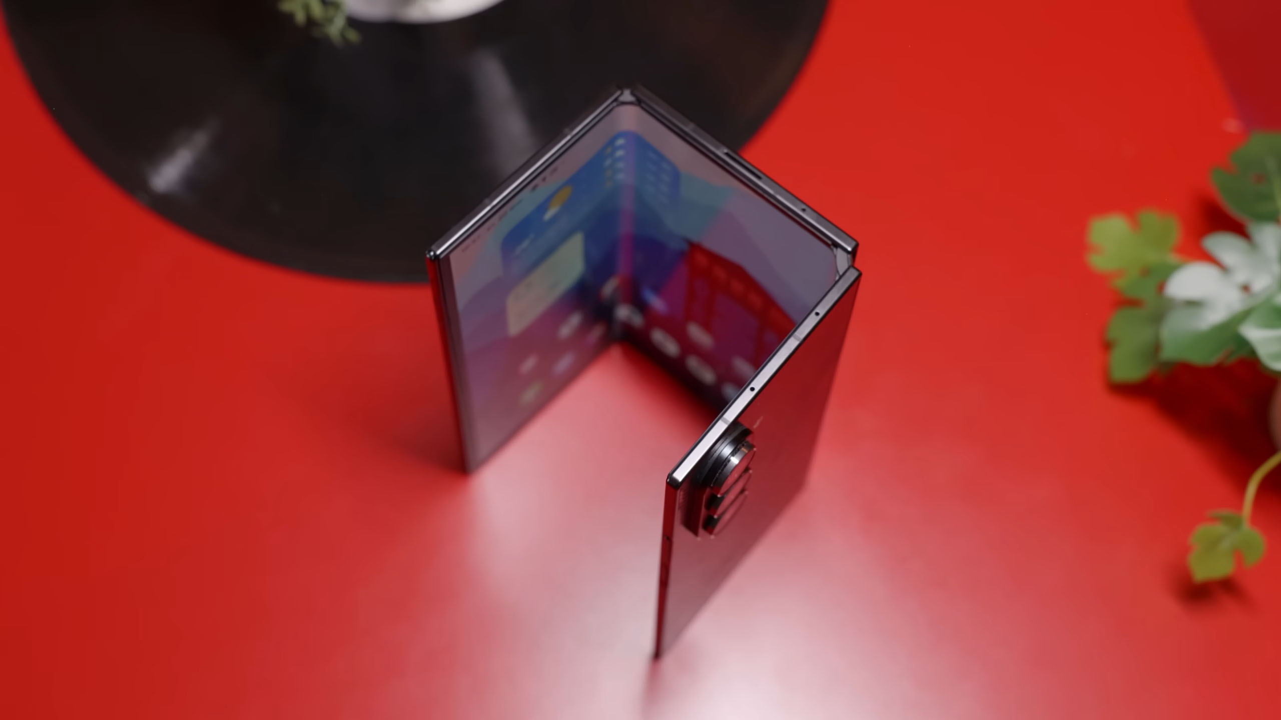 Экраны Samsung Galaxy Z TriFold начали умирать удивительно быстро