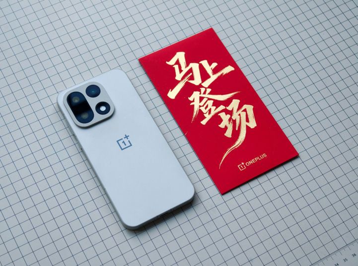 Приглашения на анонс OnePlus 15T из чистого золота получают СМИ в Китае