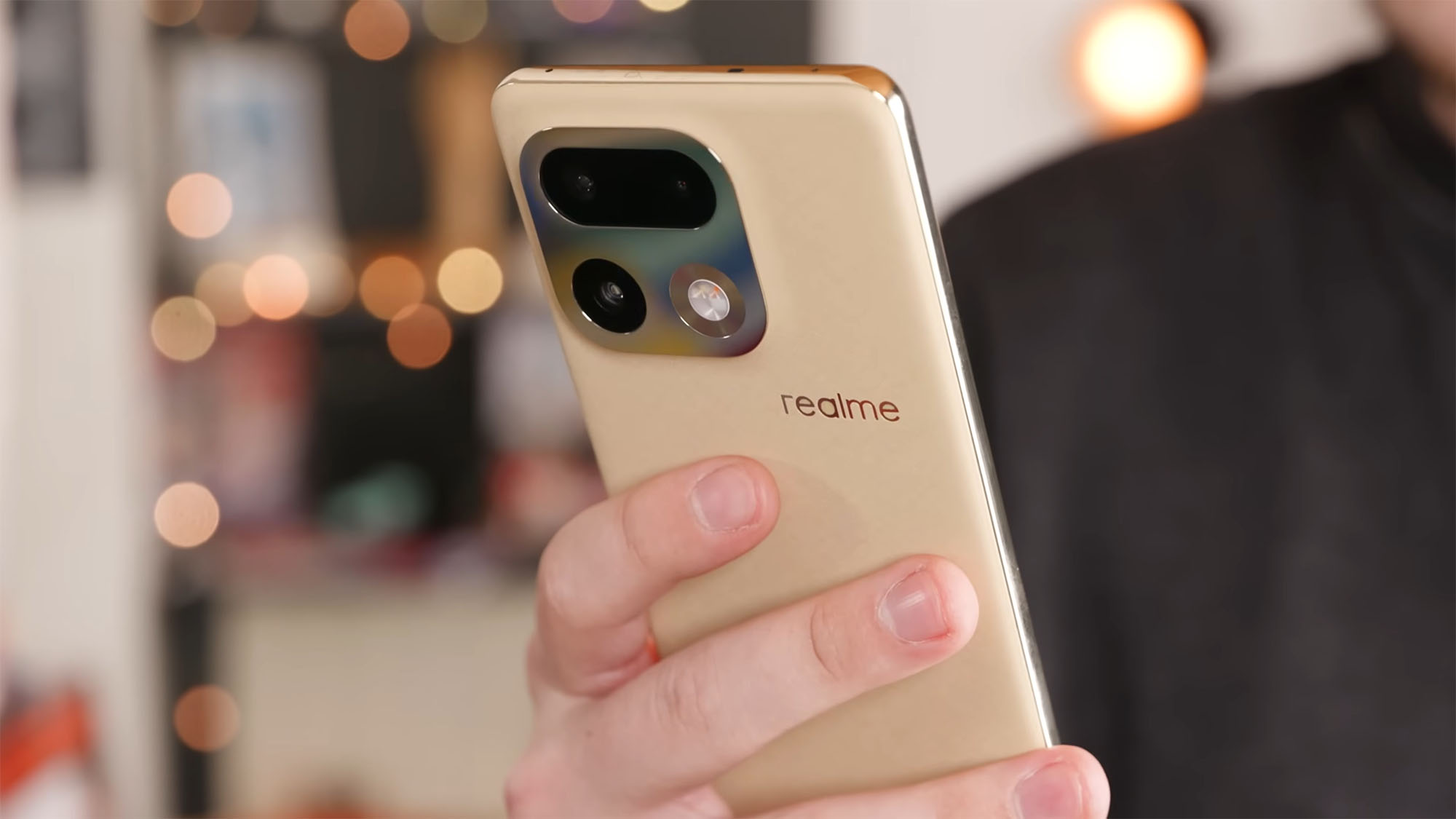 ВИДЕО: обзор Realme 16 Pro+ за минуту – новый хит с японским почерком?