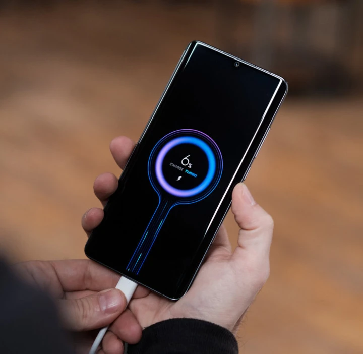 120 Вт станет редкостью: зарядки в 2025 году продолжат замедляться