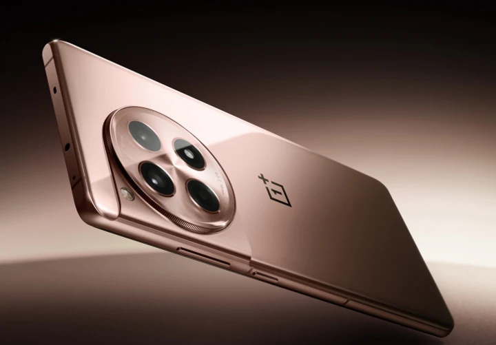 OnePlus Ace 3: что в коробке с народным флагманом OnePlus